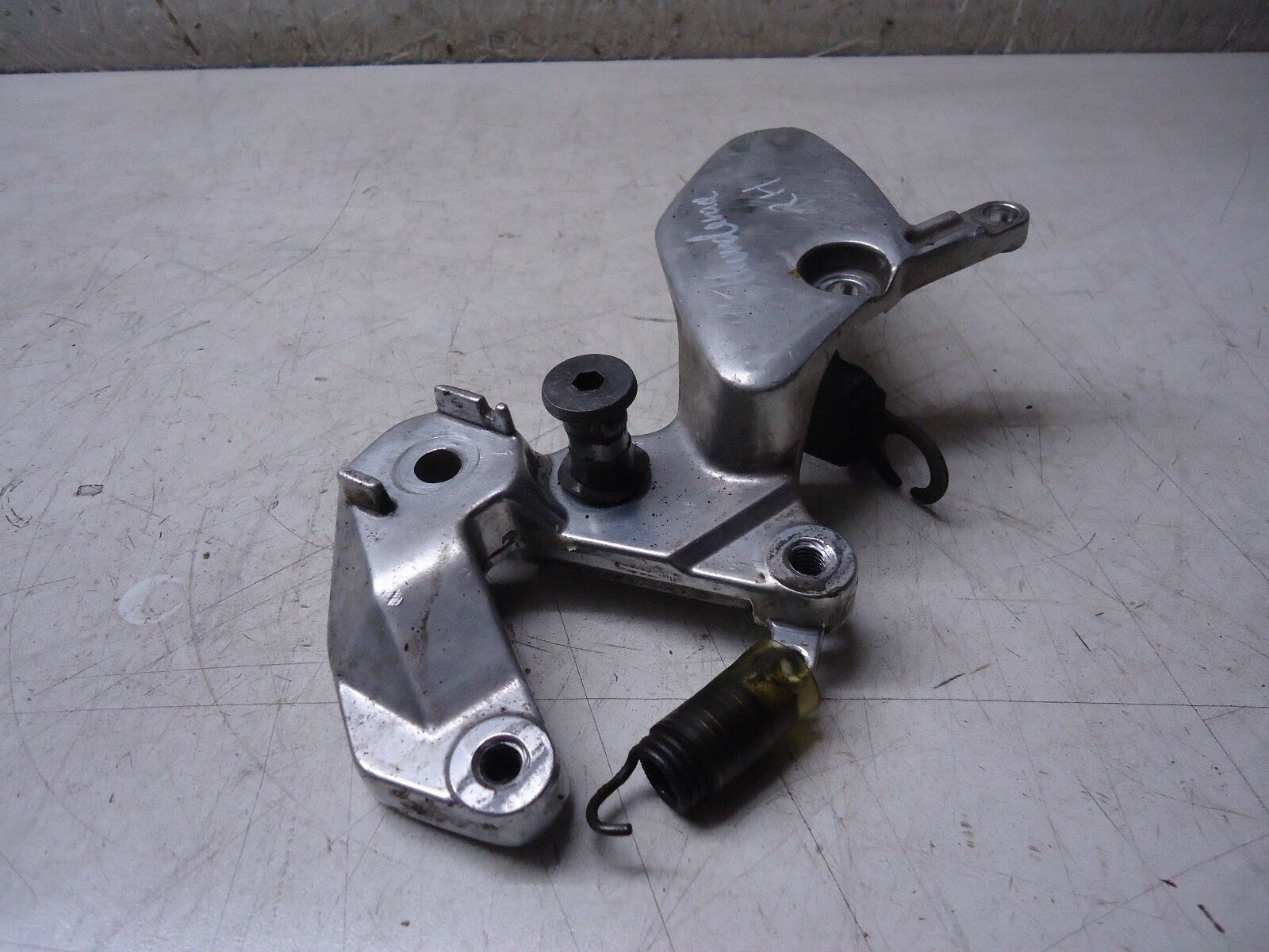Yamaha YZF1000R Thunderace Front Footrest Hanger 