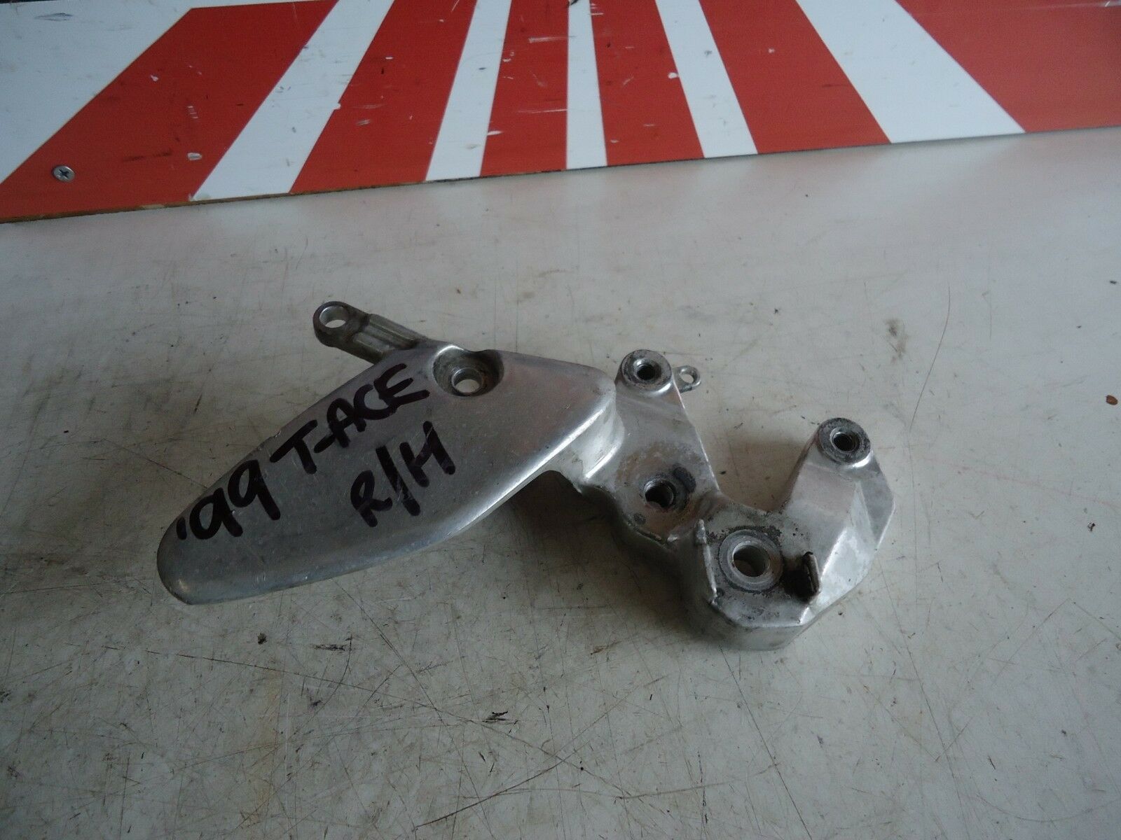 Yamaha YZF1000R Thunderace Front Footrest Hanger