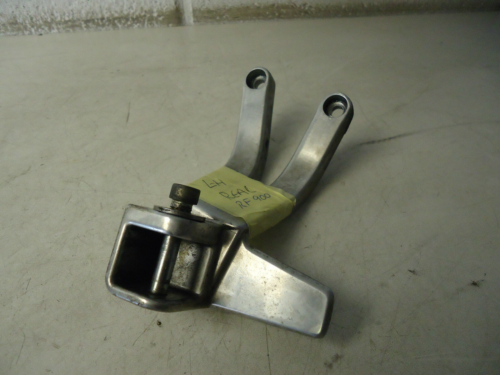 Suzuki RF900R Rear Footrest Hanger 