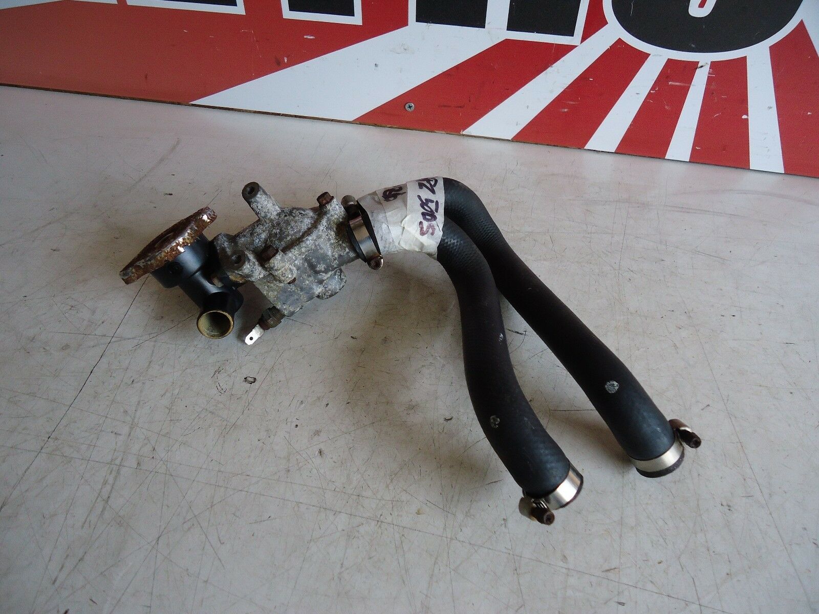 Kawasaki GPZ500s Thermostat Housing