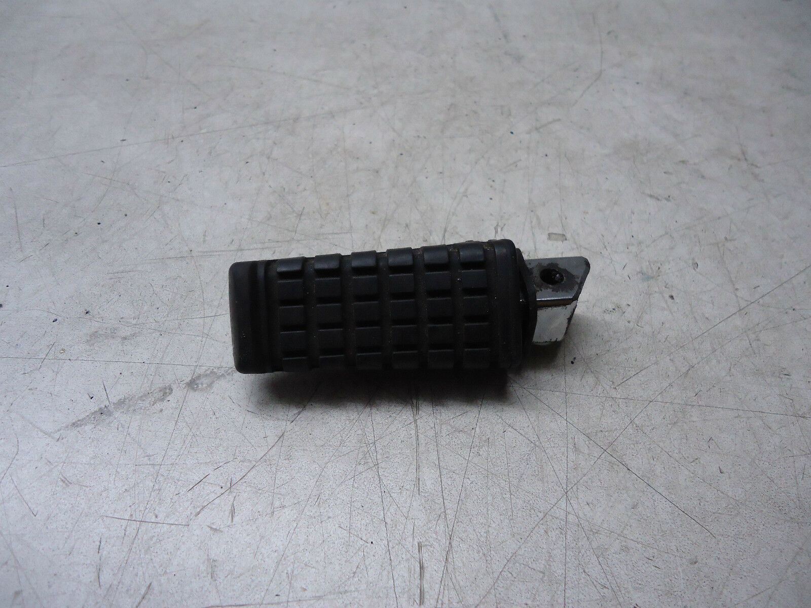 Kawasaki GPZ500s Rear Footrest