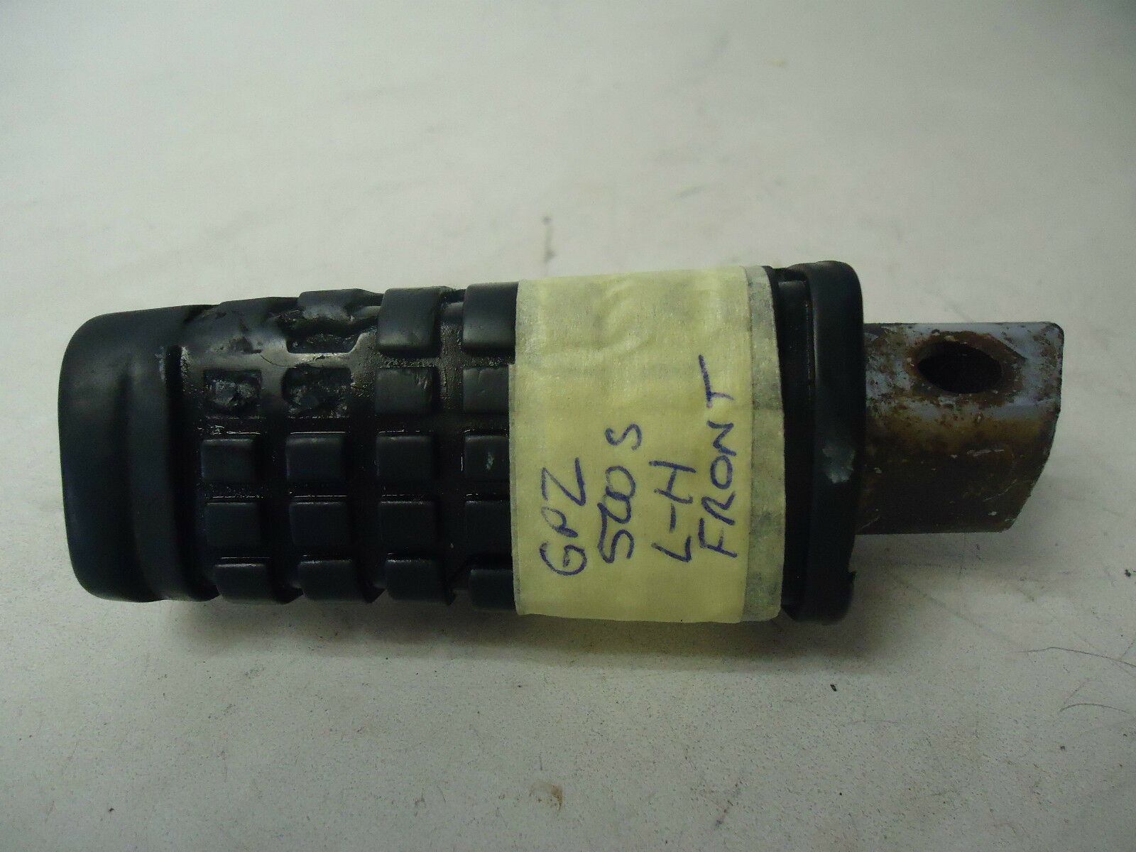 Kawasaki GPZ500s Front Footrest 