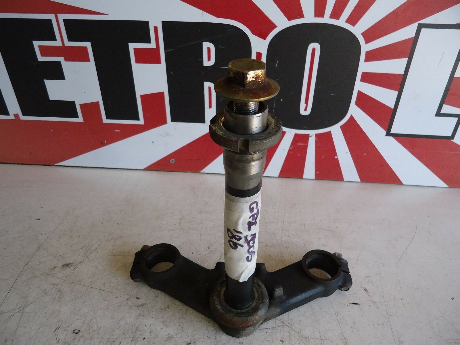 Kawasaki GPZ500s Lower Fork Yoke
