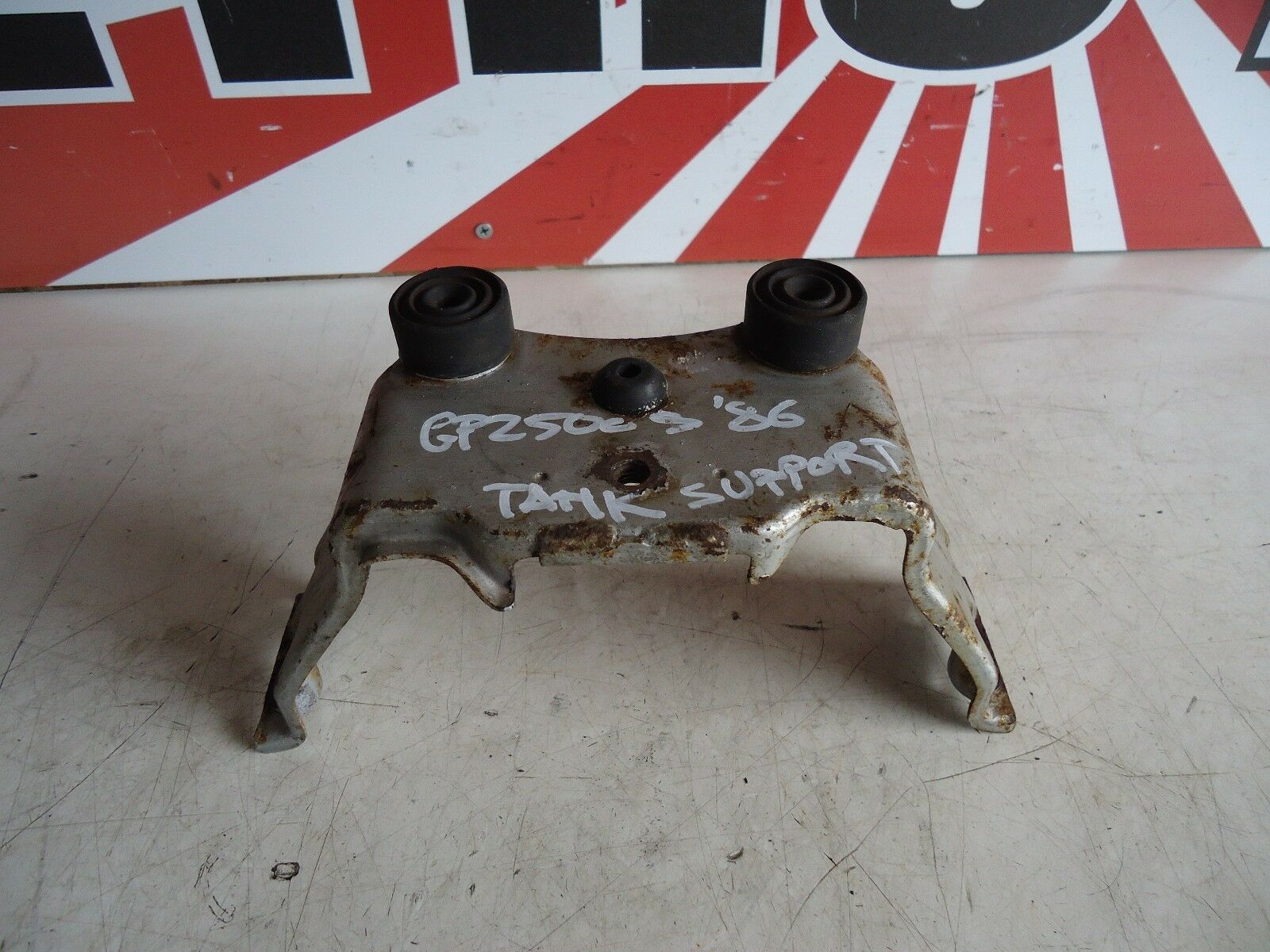 Kawasaki GPZ500s Petrol Tank Mount Bracket 