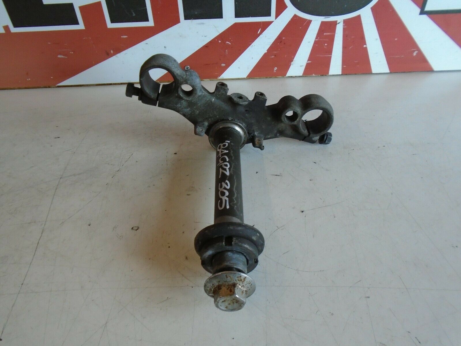 Kawasaki GPZ305 Lower Fork Yoke