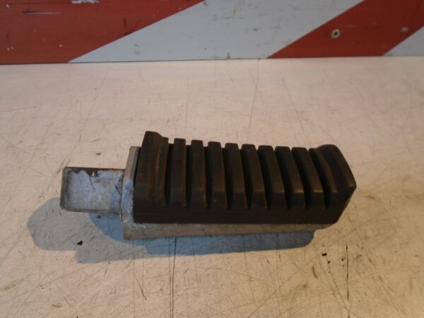 Kawasaki GPZ900R R-H Rear Footrest