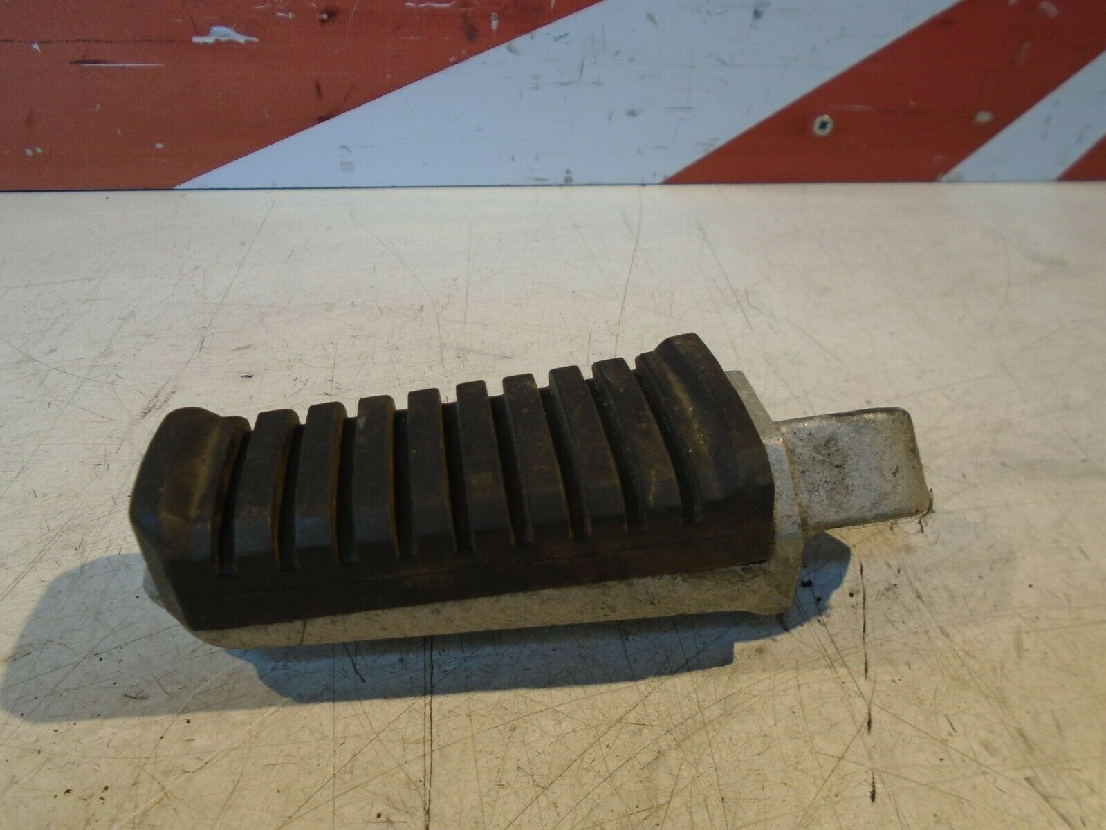 Kawasaki GPZ900R L-H Rear Footrest