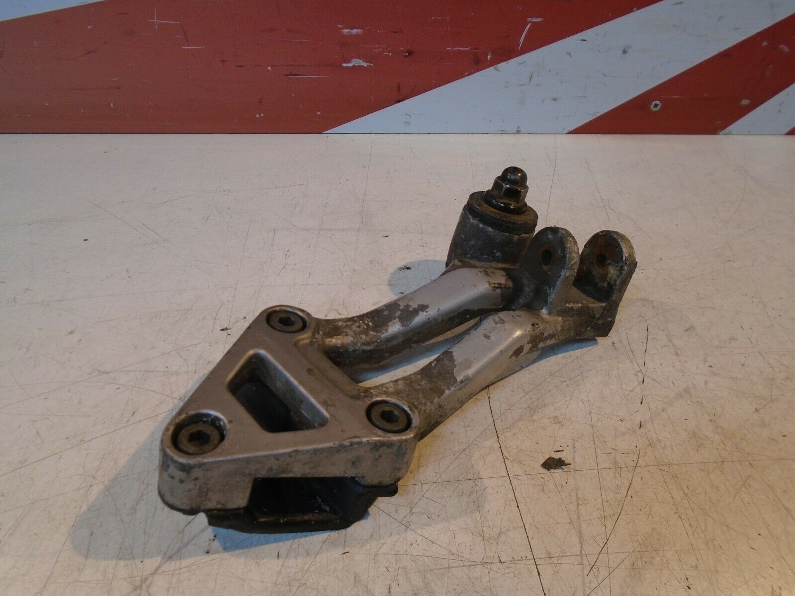 Kawasaki ZZR1100 Rear Footrest Hanger