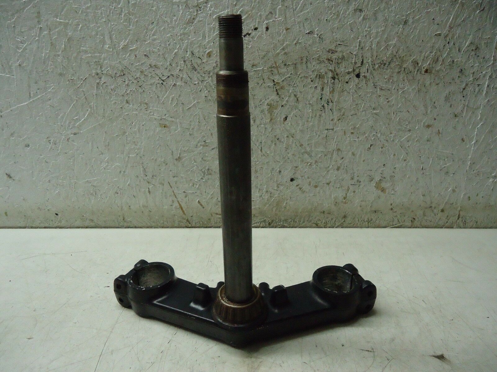 Kawasaki GPZ900R Lower Fork Yoke