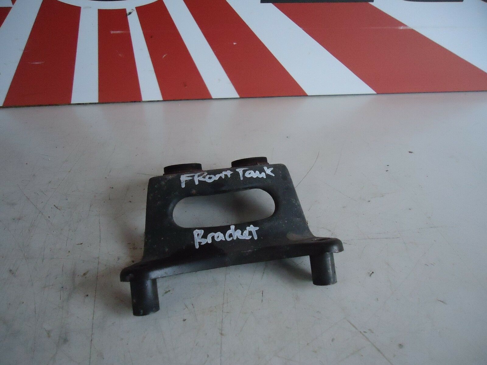 Kawasaki ZZR1100 Fuel Tank Mount Bracket