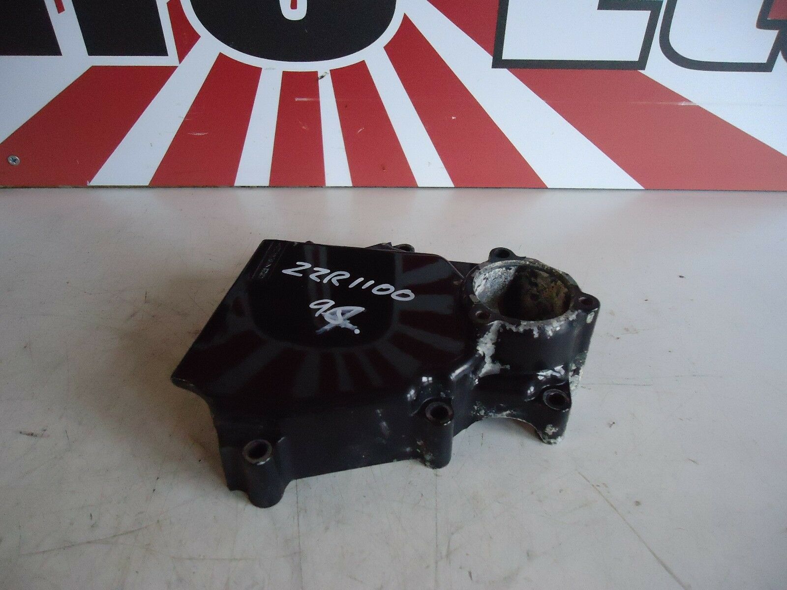 Kawasaki ZZR1100 Engine Sprocket Cover Casing