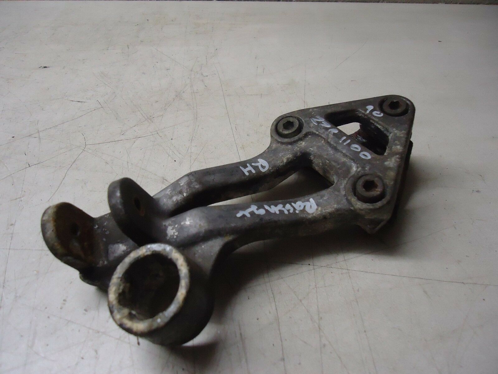 Kawasaki ZZR1100 Rear Footrest Hanger