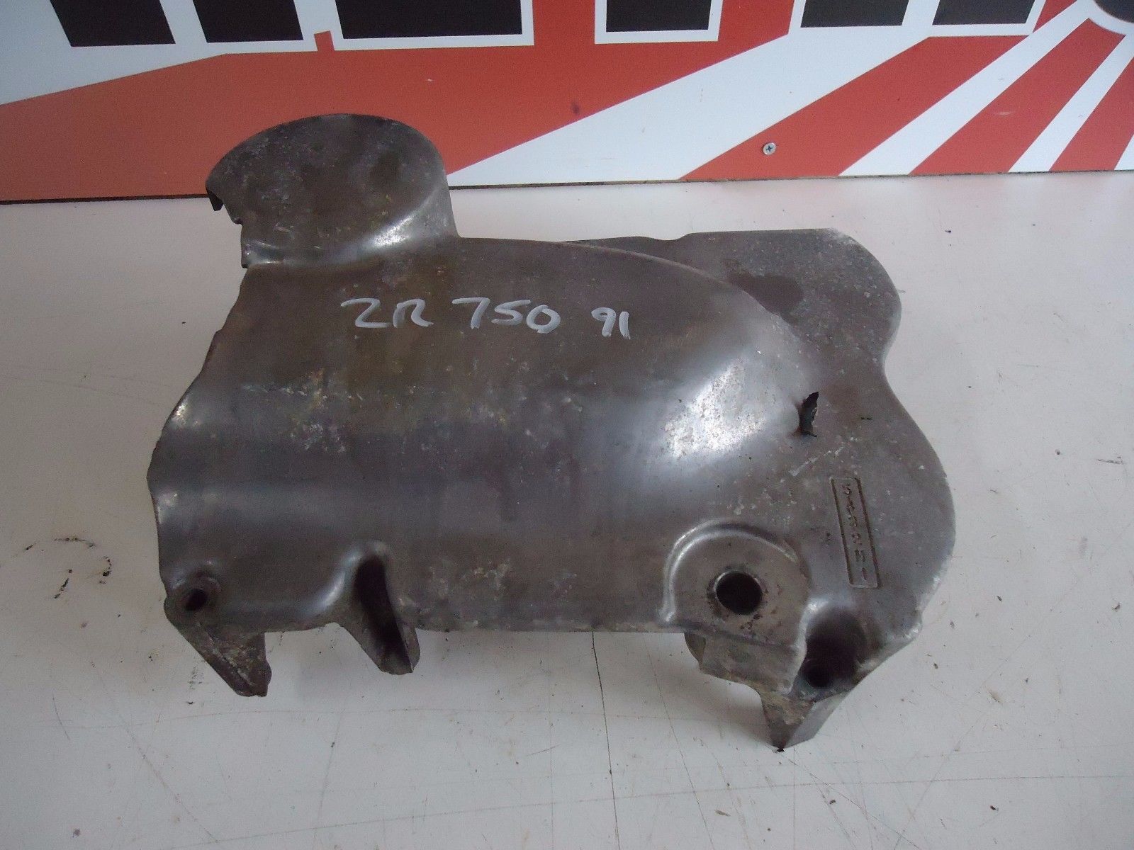 Kawasaki ZR750 Zephyr Engine Sprocket Cover Casing