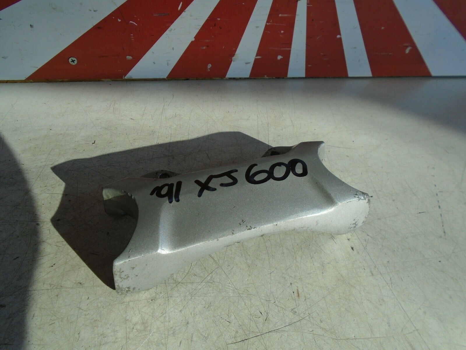 Yamaha XJ600F Pre Diversion Fender Mudguard Brace XJ600