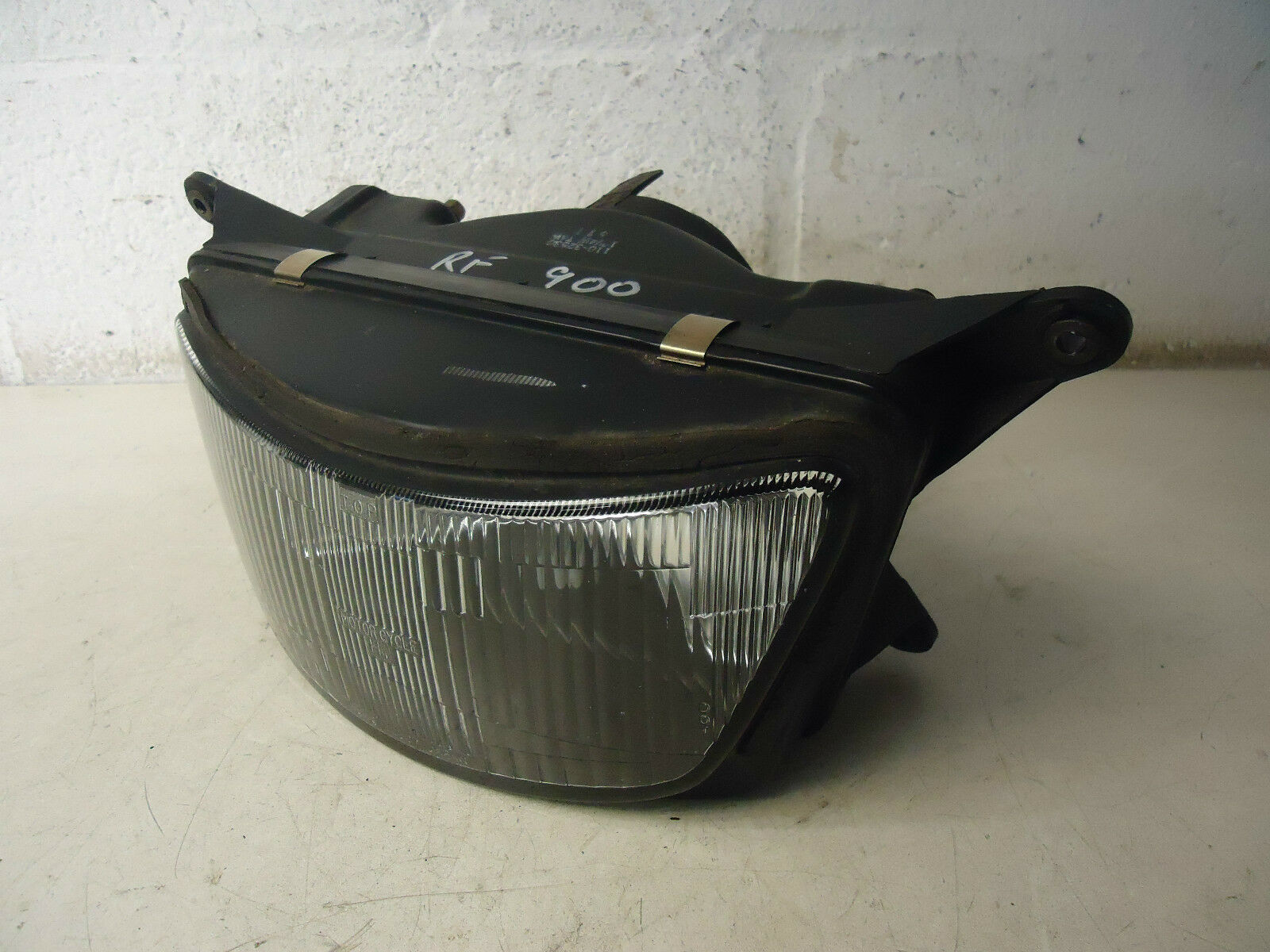 Suzuki RF900R Headlight