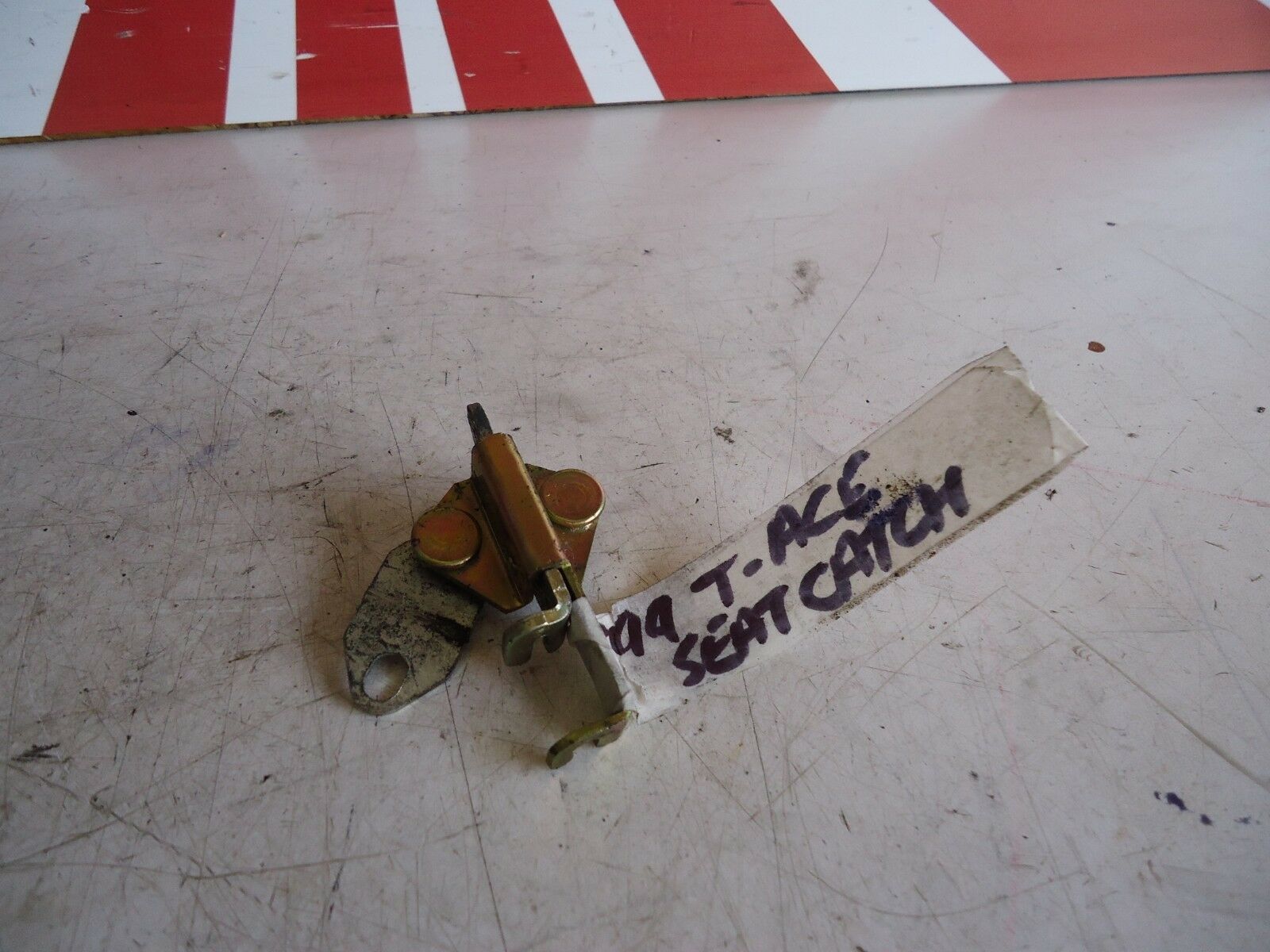Yamaha YZF1000R Thunderace Seat Latch 