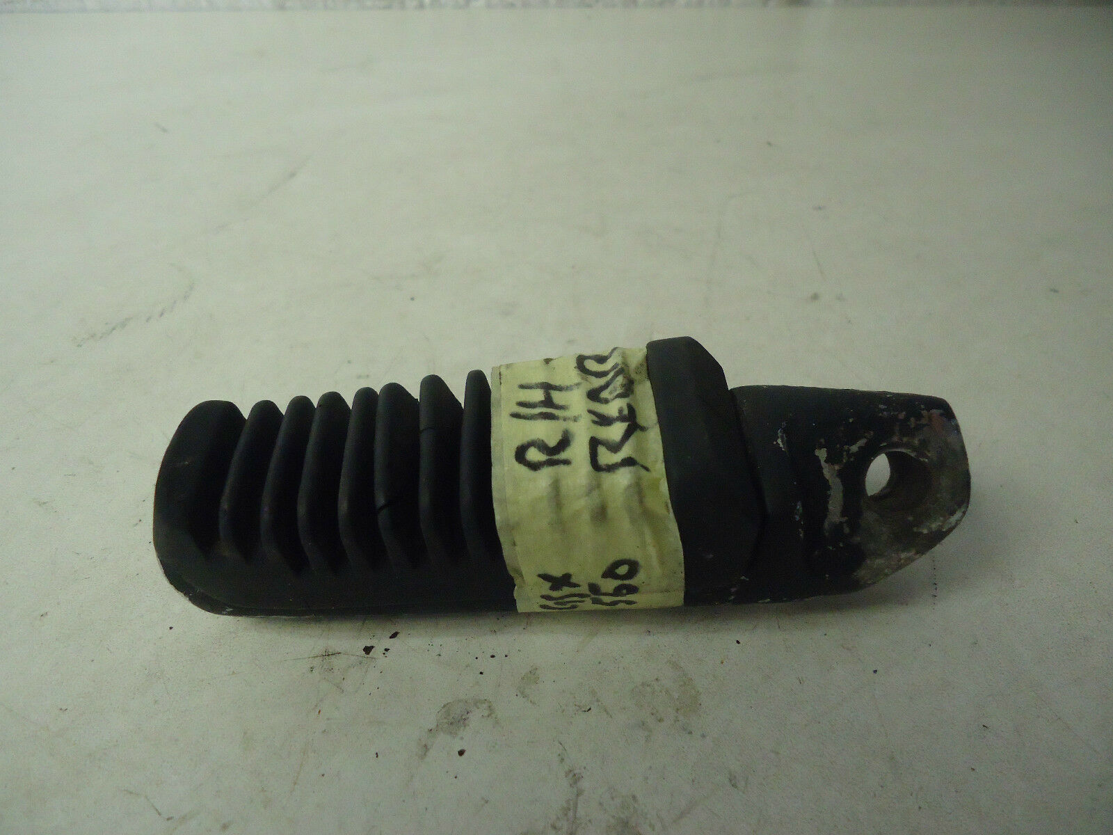 Suzuki GSX550ES Rear Footrest