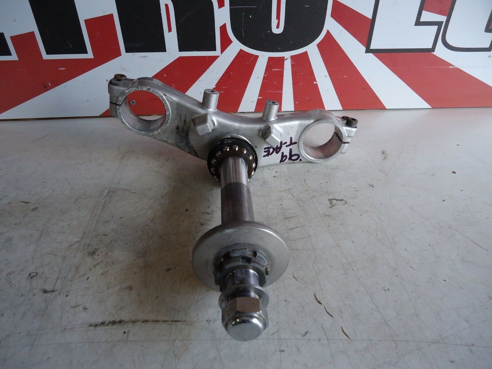 Yamaha YZF1000R Thunderace Lower Fork Yoke