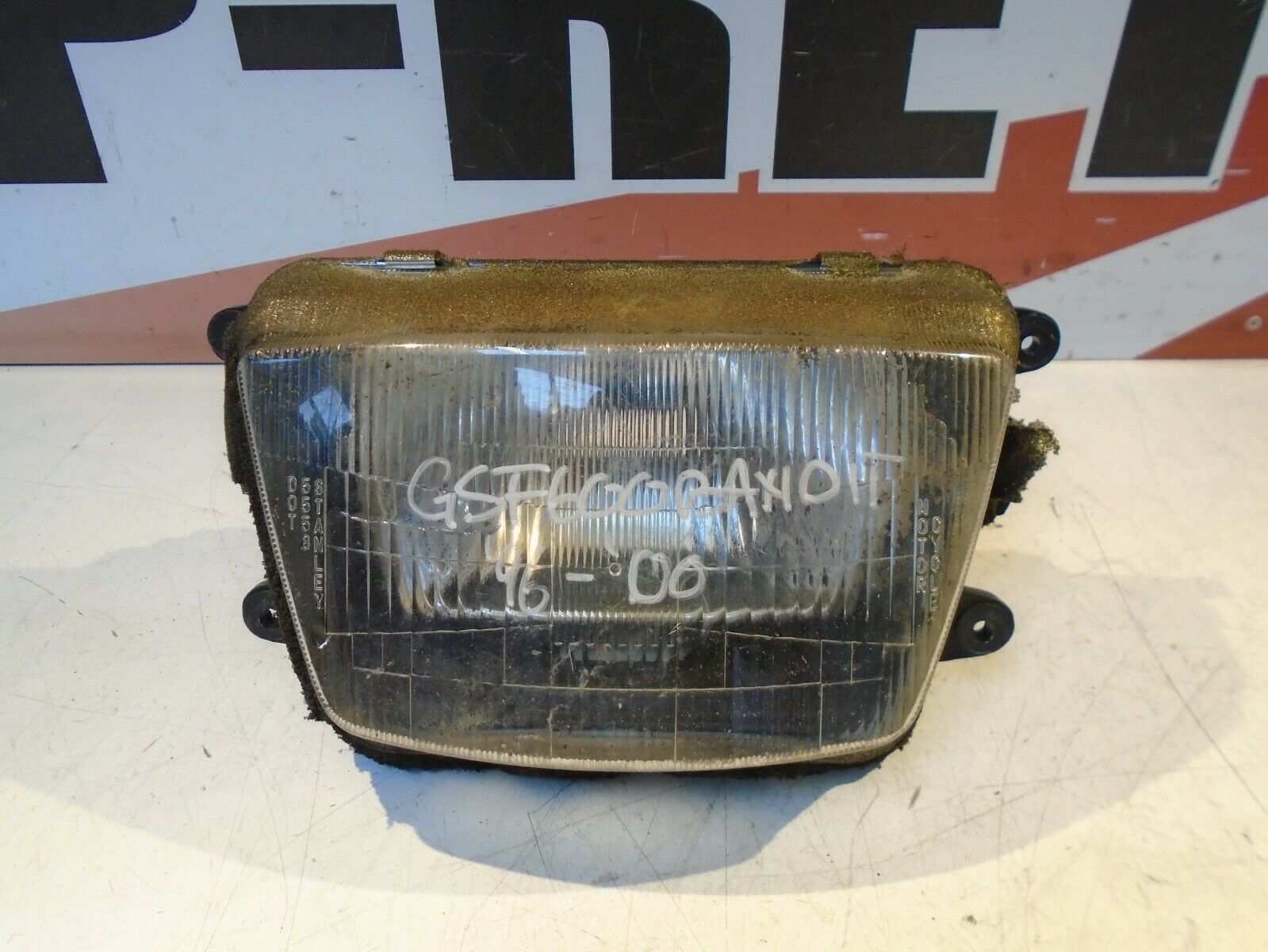 Suzuki GSF600 Bandit Headlight 