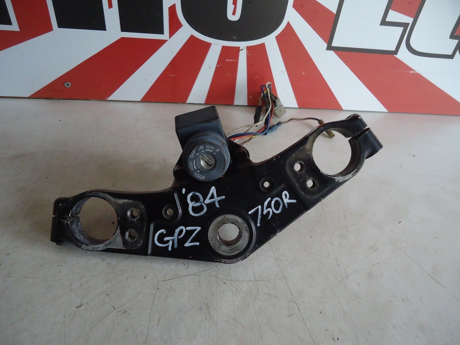 Kawasaki GPZ750R Top Yoke & Ignition Barrel