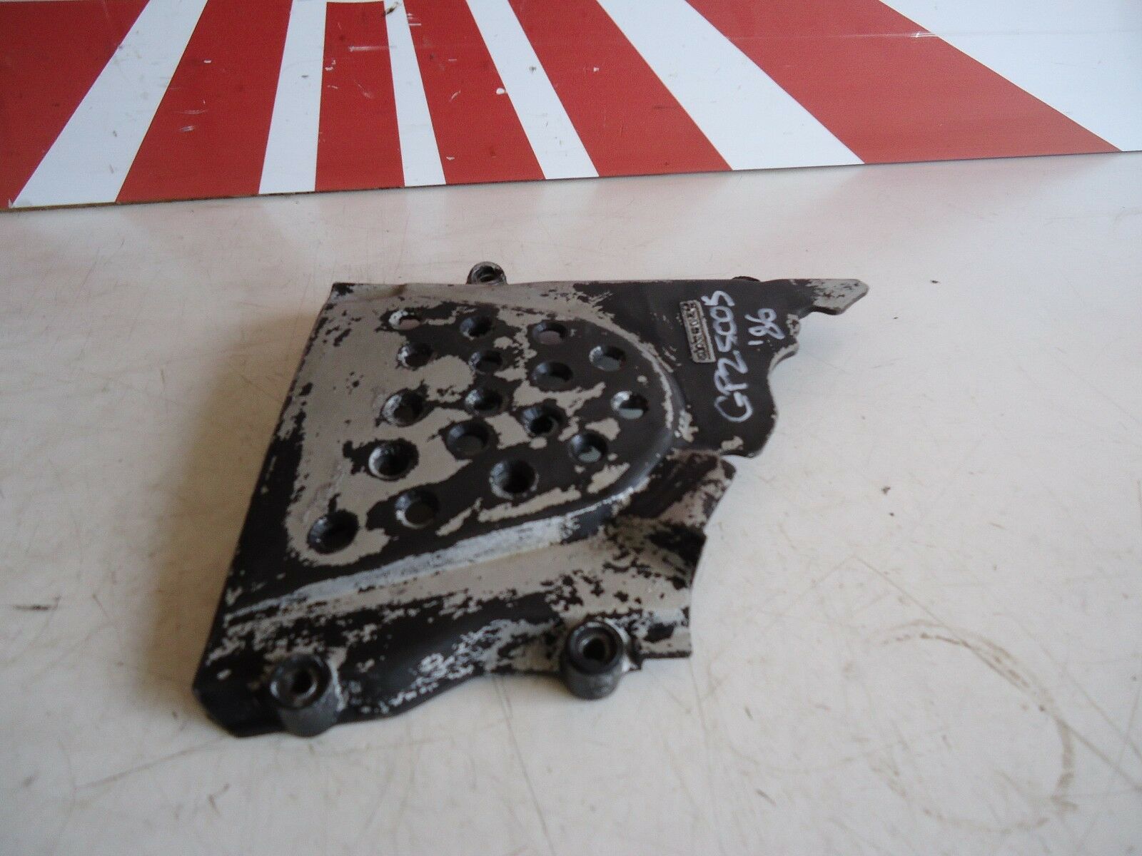 Kawasaki GPZ500s Sprocket Cover