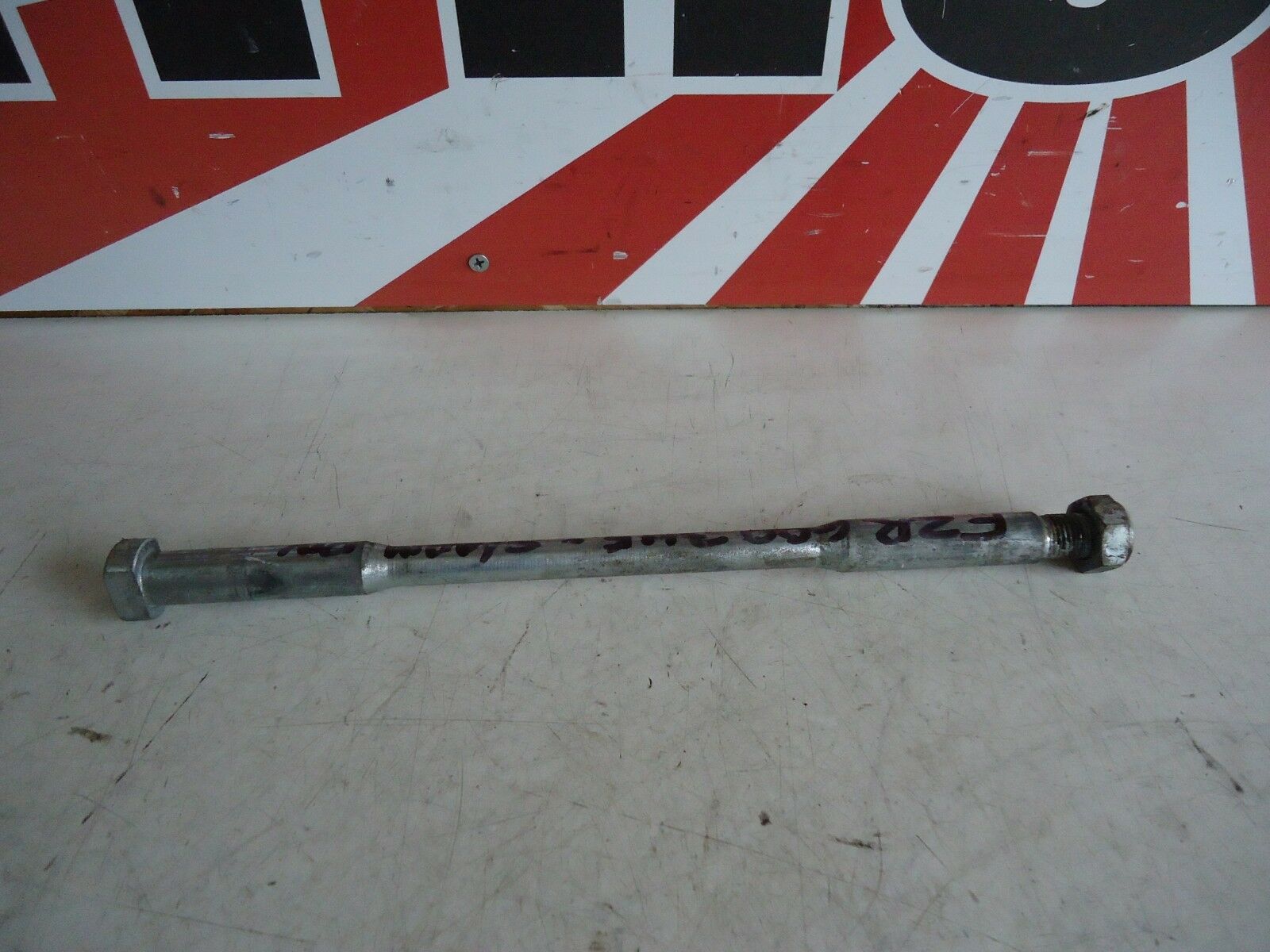 Yamaha FZR600 Swingarm Spindle Axle