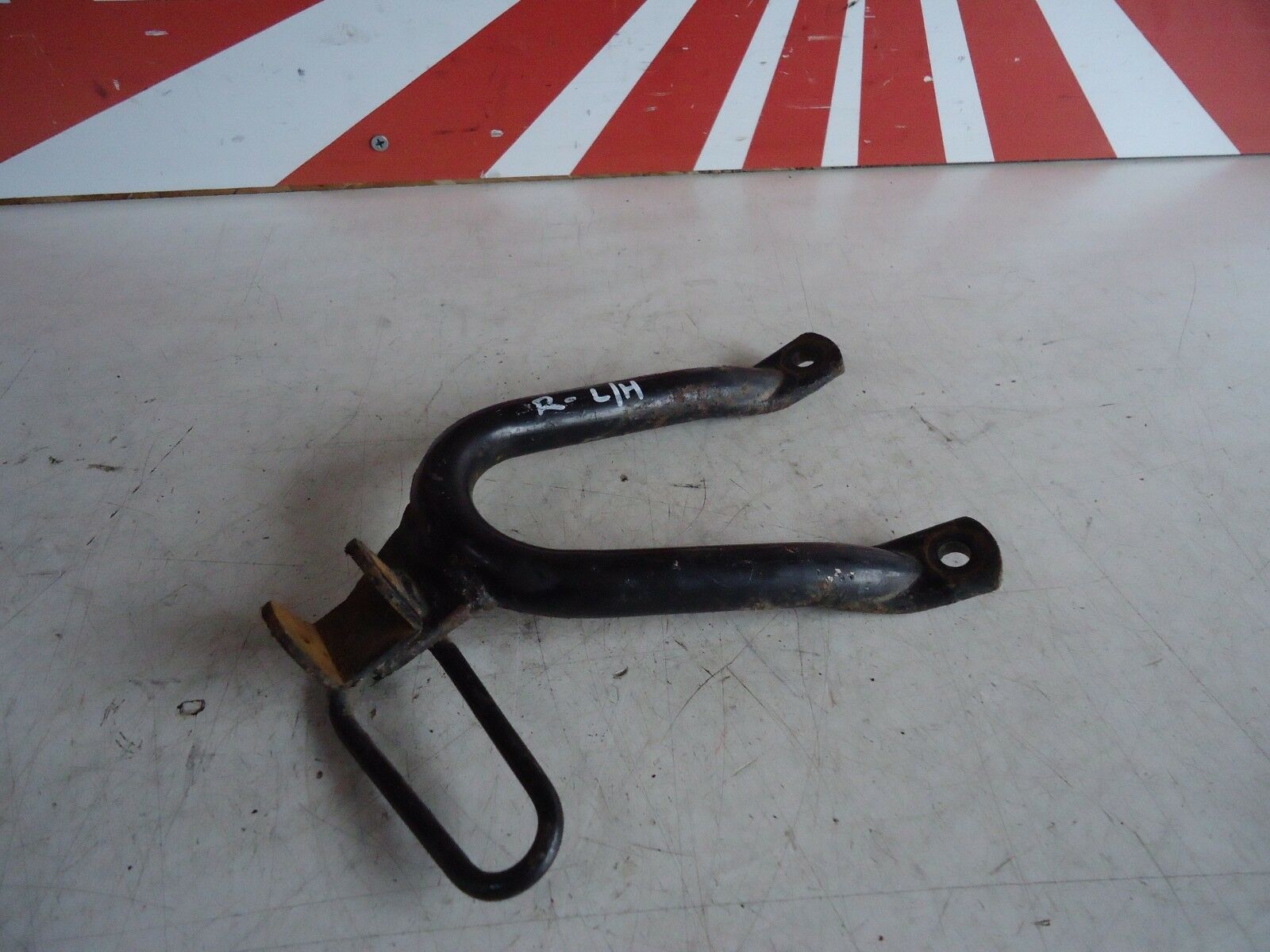 Yamaha FZR600 Rear Footrest Hanger 