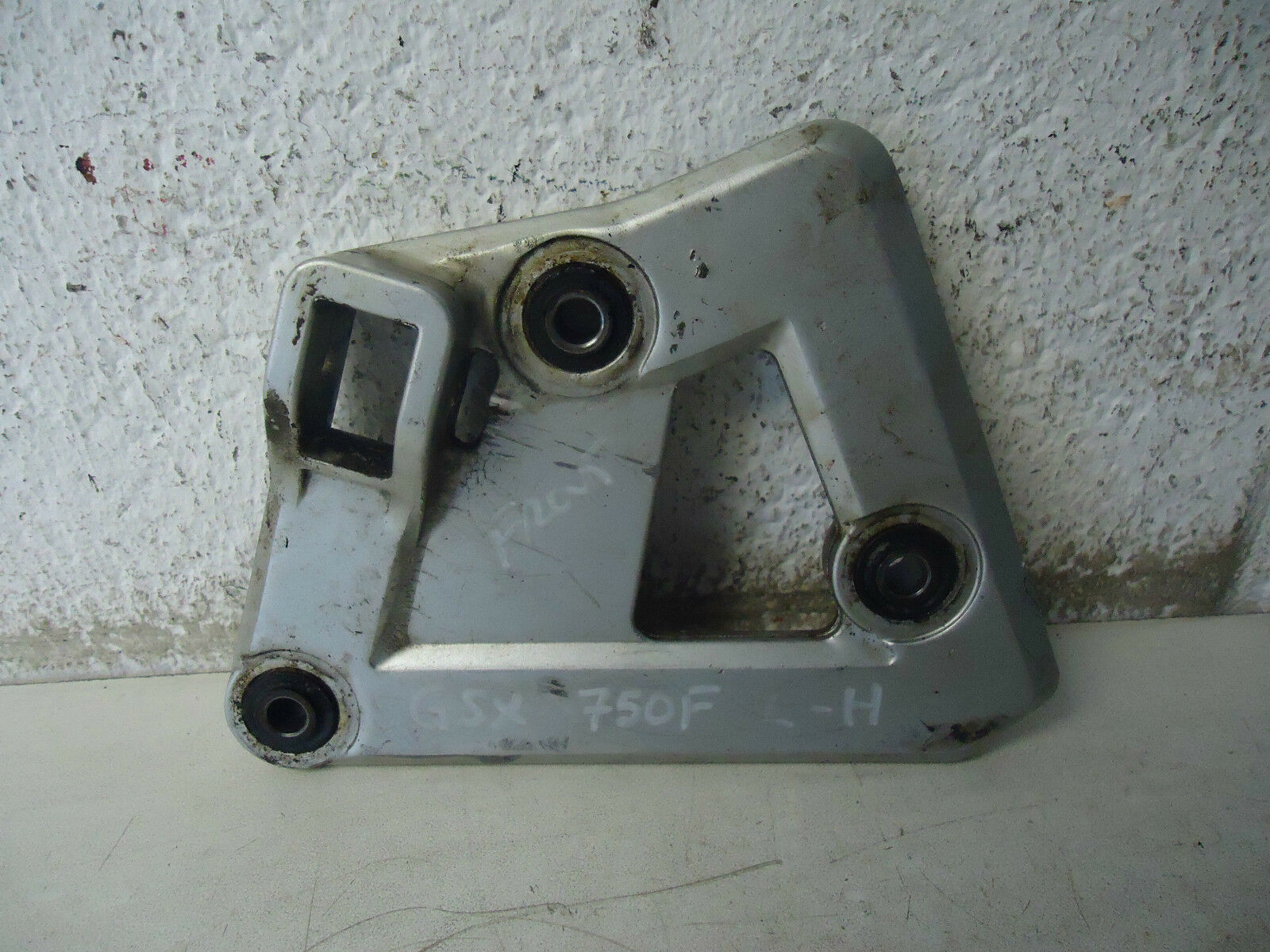 Suzuki GSX750F Front Footrest Hanger