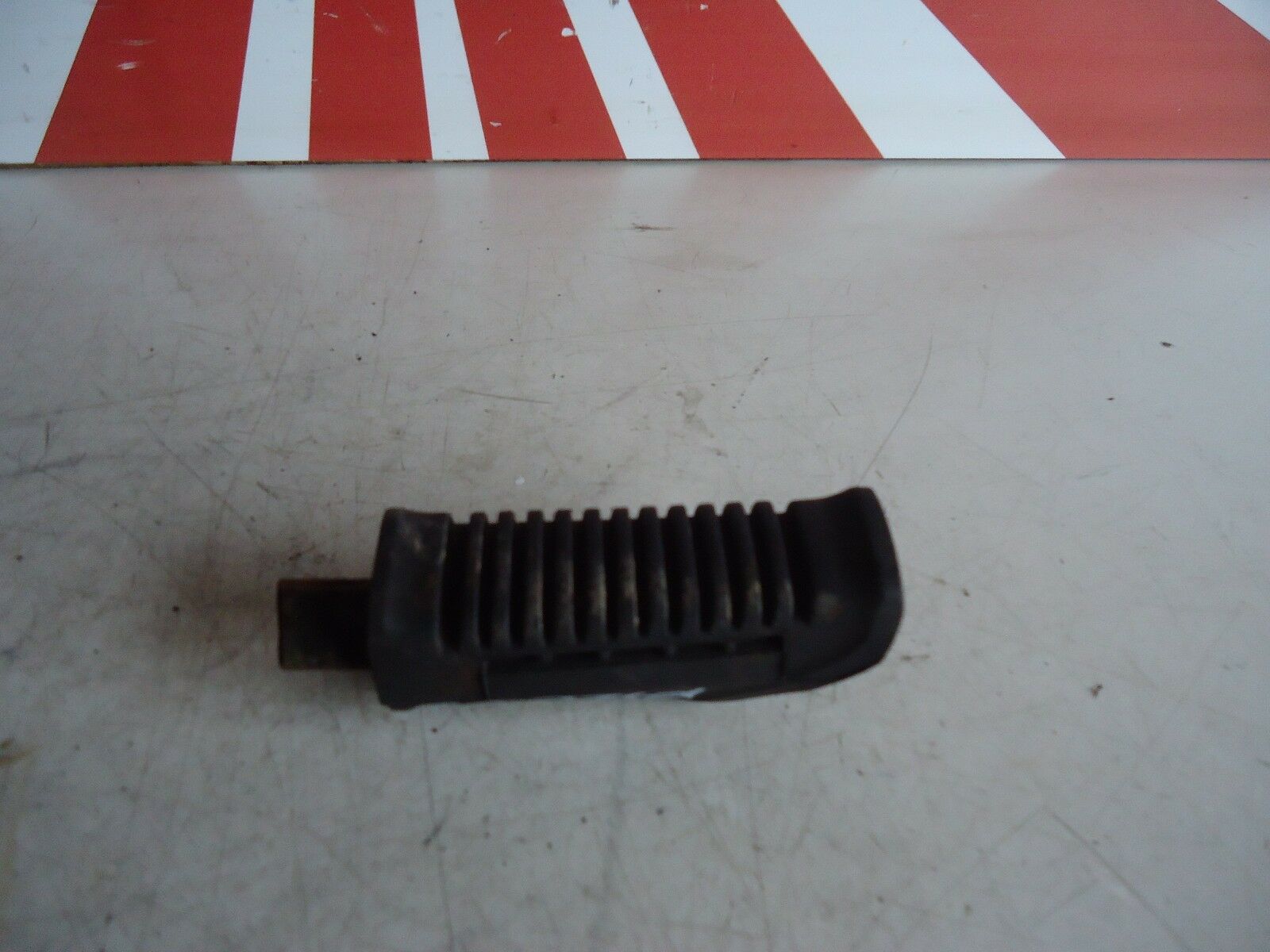 Suzuki GS500E Rear Footrest 