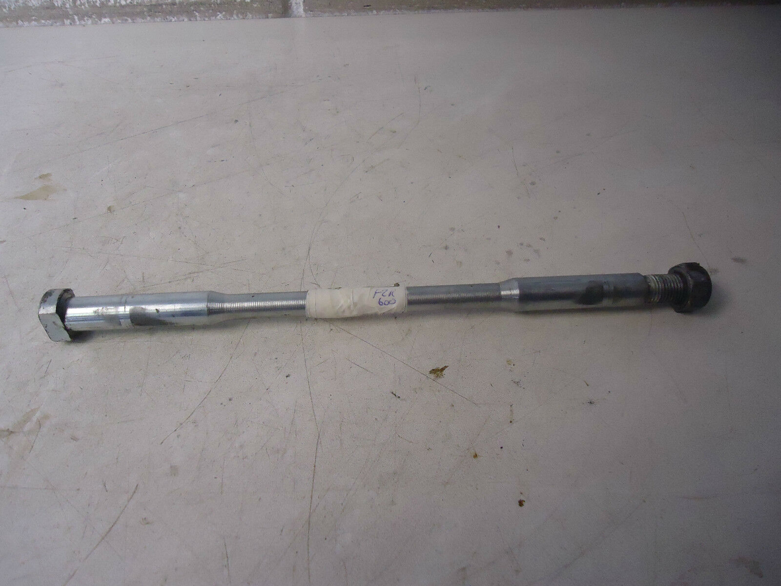 Yamaha FZR600 Swingarm Spindle Axle
