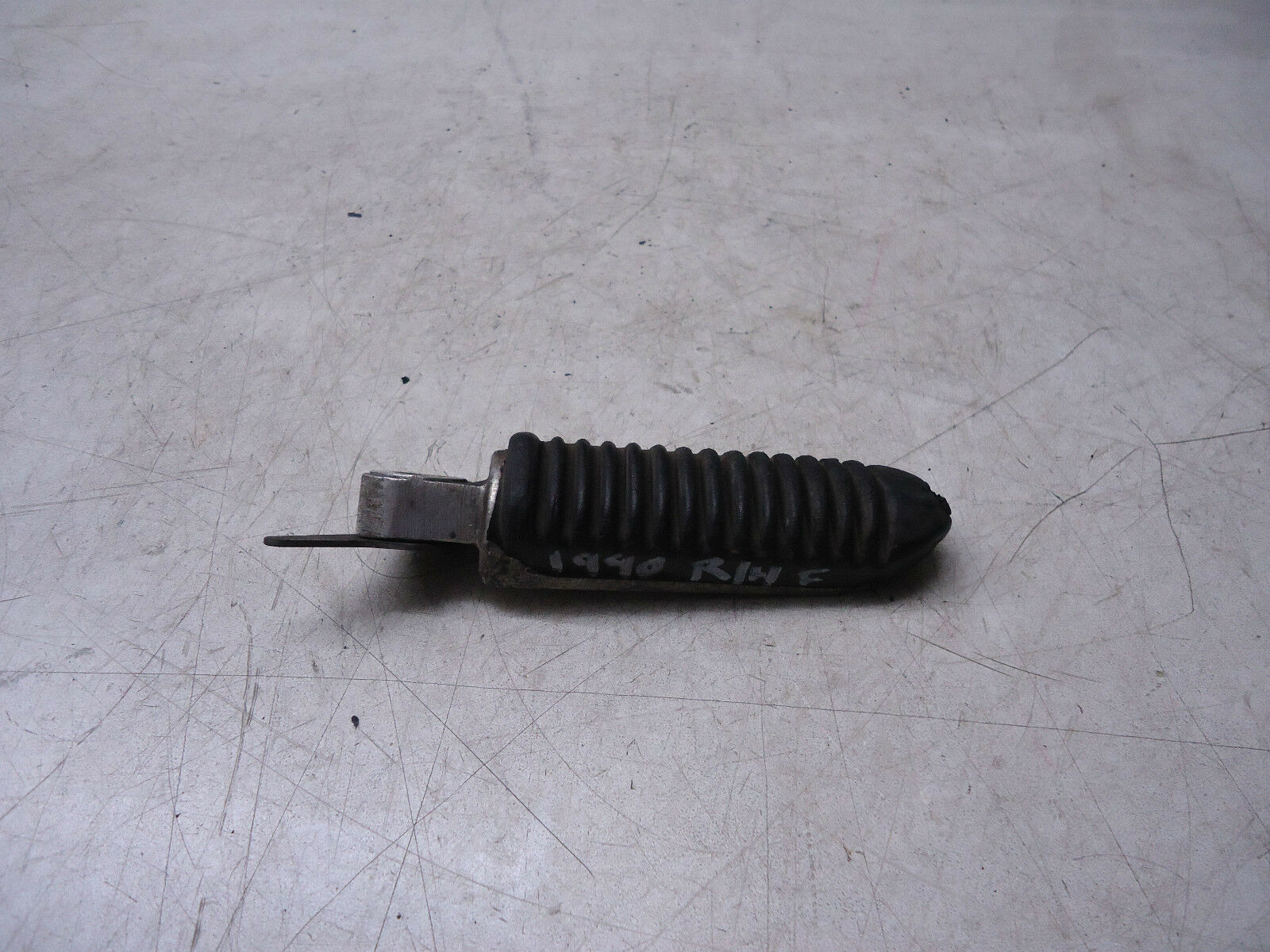 Suzuki GSX750F Front Footrest