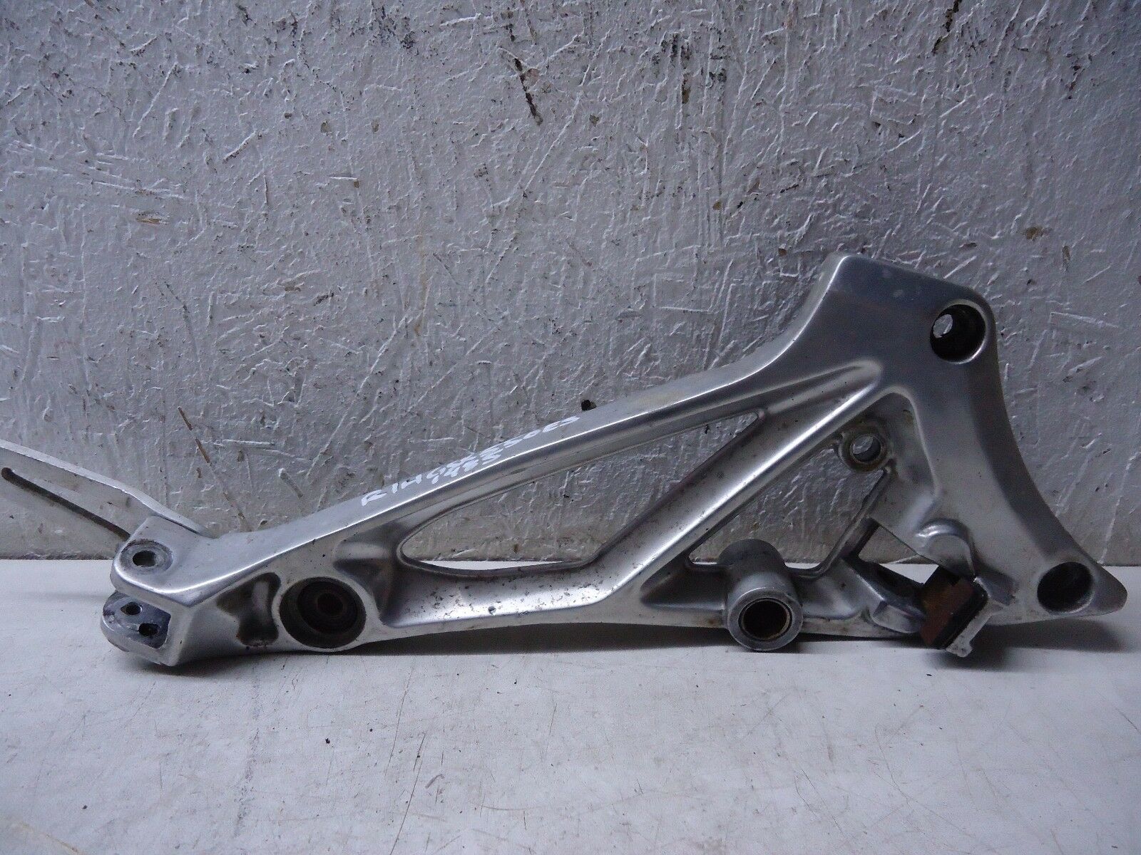 Suzuki GSX550ES Footrest Hanger