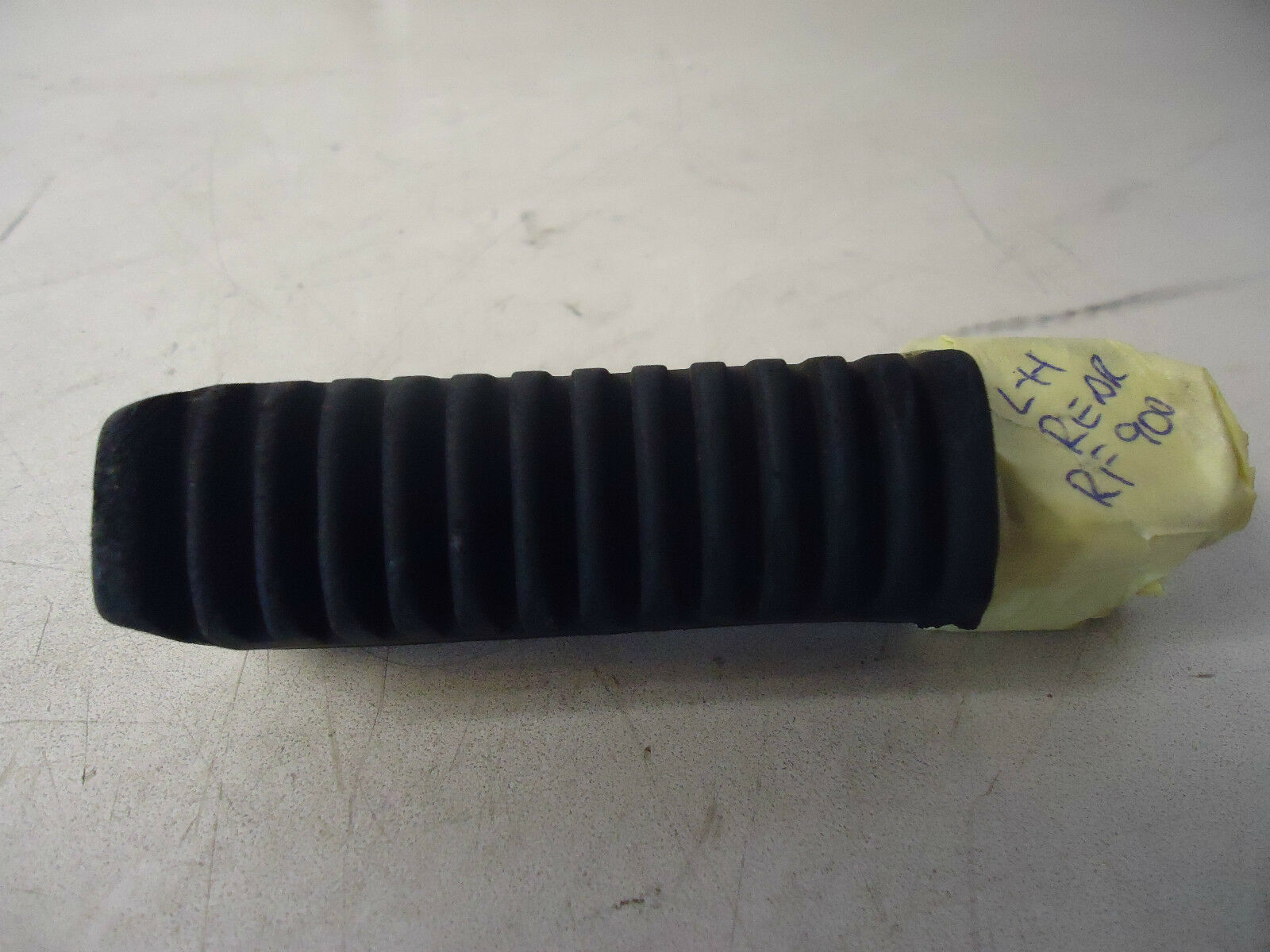 Suzuki RF900R Rear Footrest 