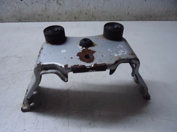 Suzuki GS500E Tank Mount Bracket 
