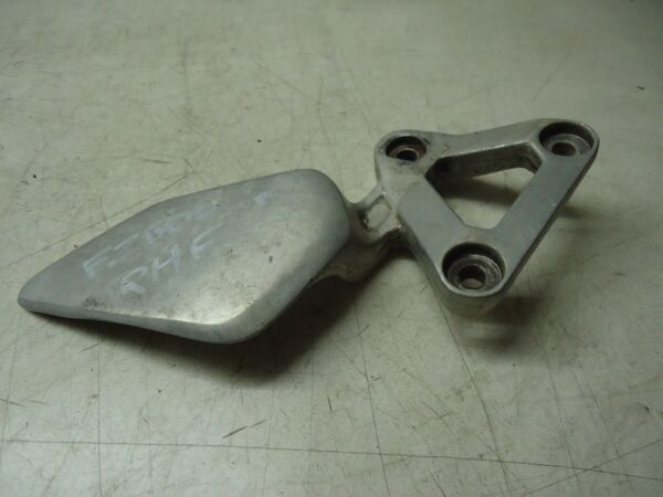 Yamaha FZS600 Fazer Front Footrest Hanger 