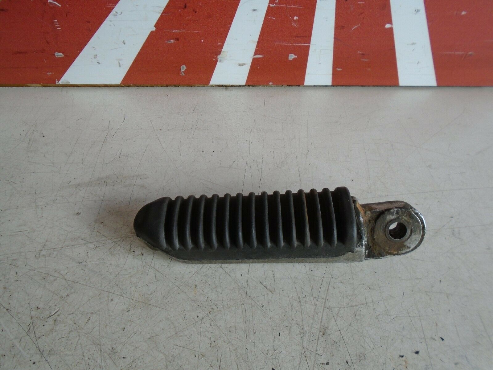 Suzuki GSX600F Rear Footrest 