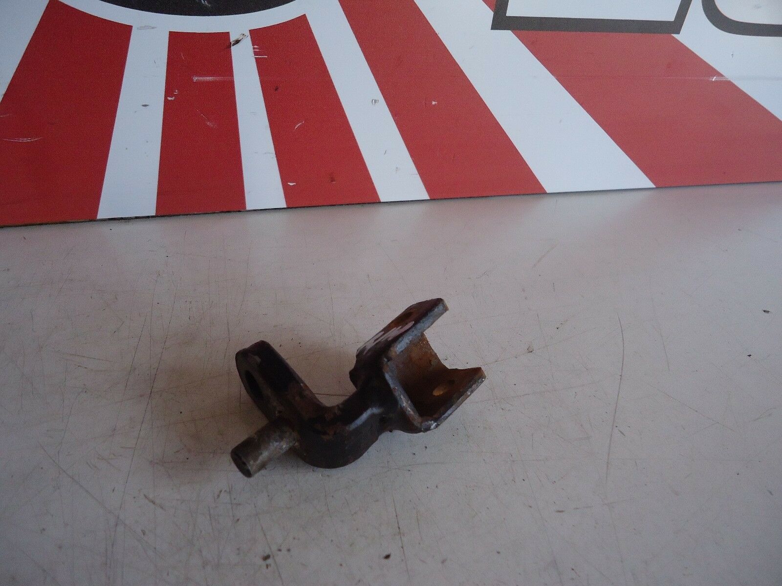 HONDA CB250N SUPERDREAM FRONT RH FOOTREST MOUNT 1980 