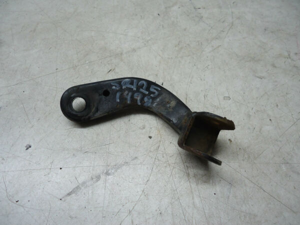 YAMAHA SR125 FRONT LH FOOTPEG MOUNT 