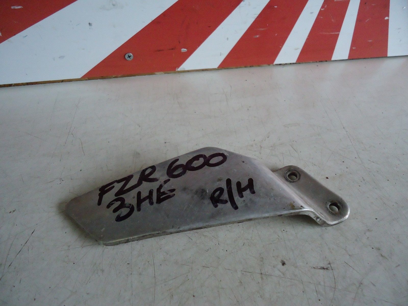 Yamaha FZR600 RH Front Heel Plate 3HE FZR600 Footpeg Heelplate