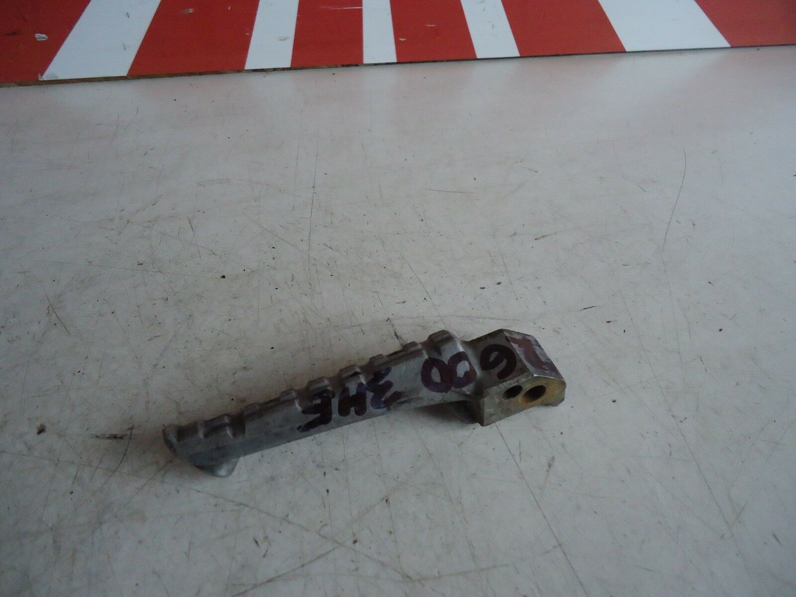 Yamaha FZR600 LH Rear Footpeg 3HE FZR600 Footrest