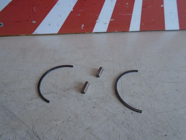 Kawasaki GPX750R Engine Gearbox Locators 