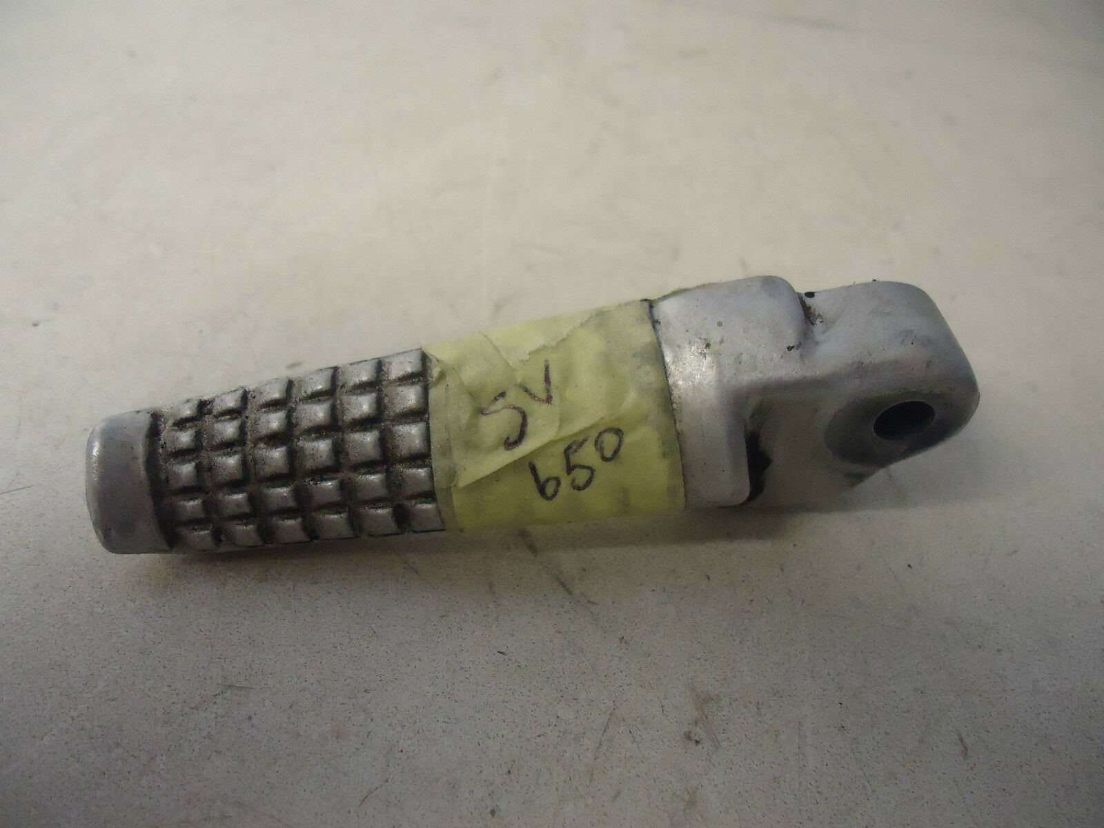 Suzuki SV650 Rear Footrest