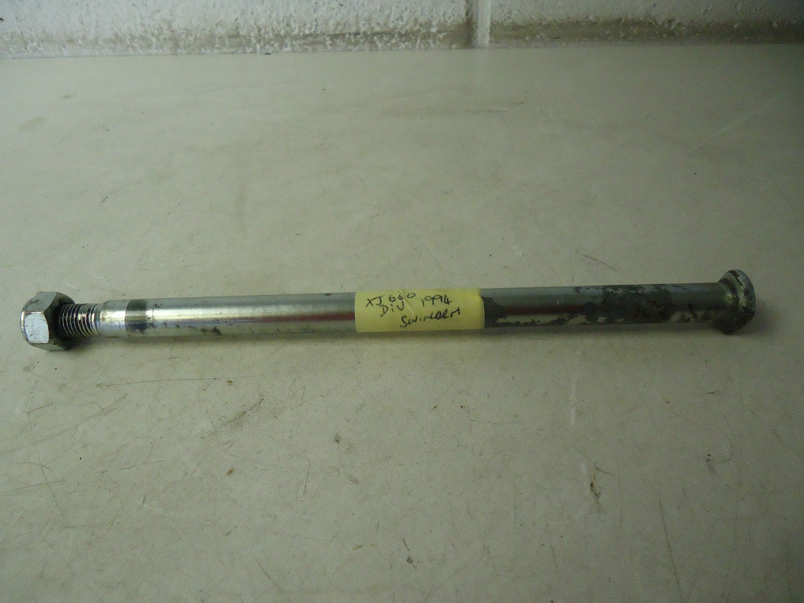 Yamaha XJ600 Diversion Swingarm Spindle Axle