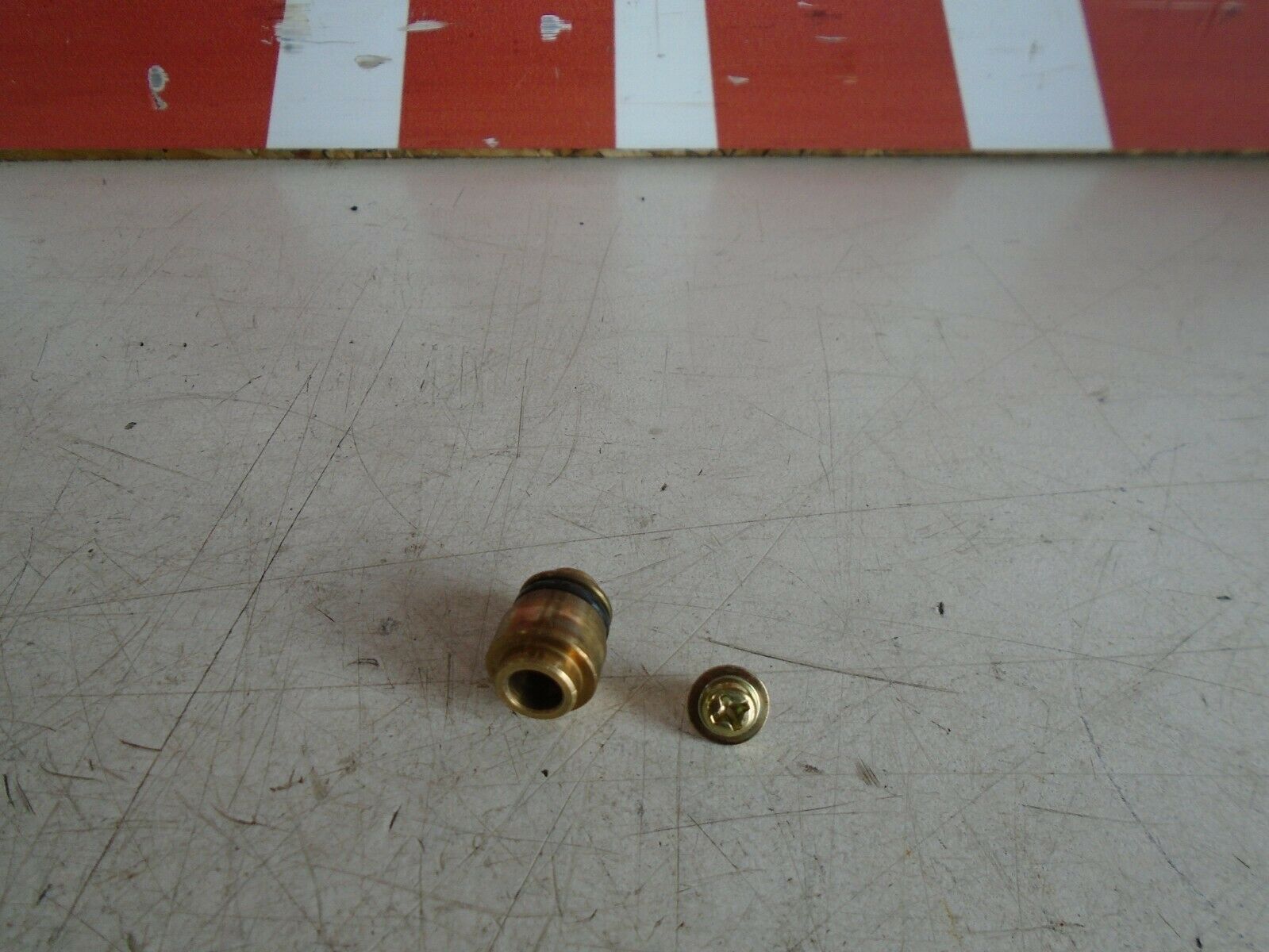 Yamaha YZF1000R Thunderace Carb Float Valve Seat YZF1000 Carburettor 