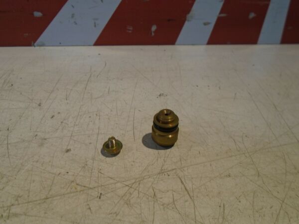 Suzuki GSXR600 SRAD Carb Float Valve Seat GSX-R600 Carburettor 