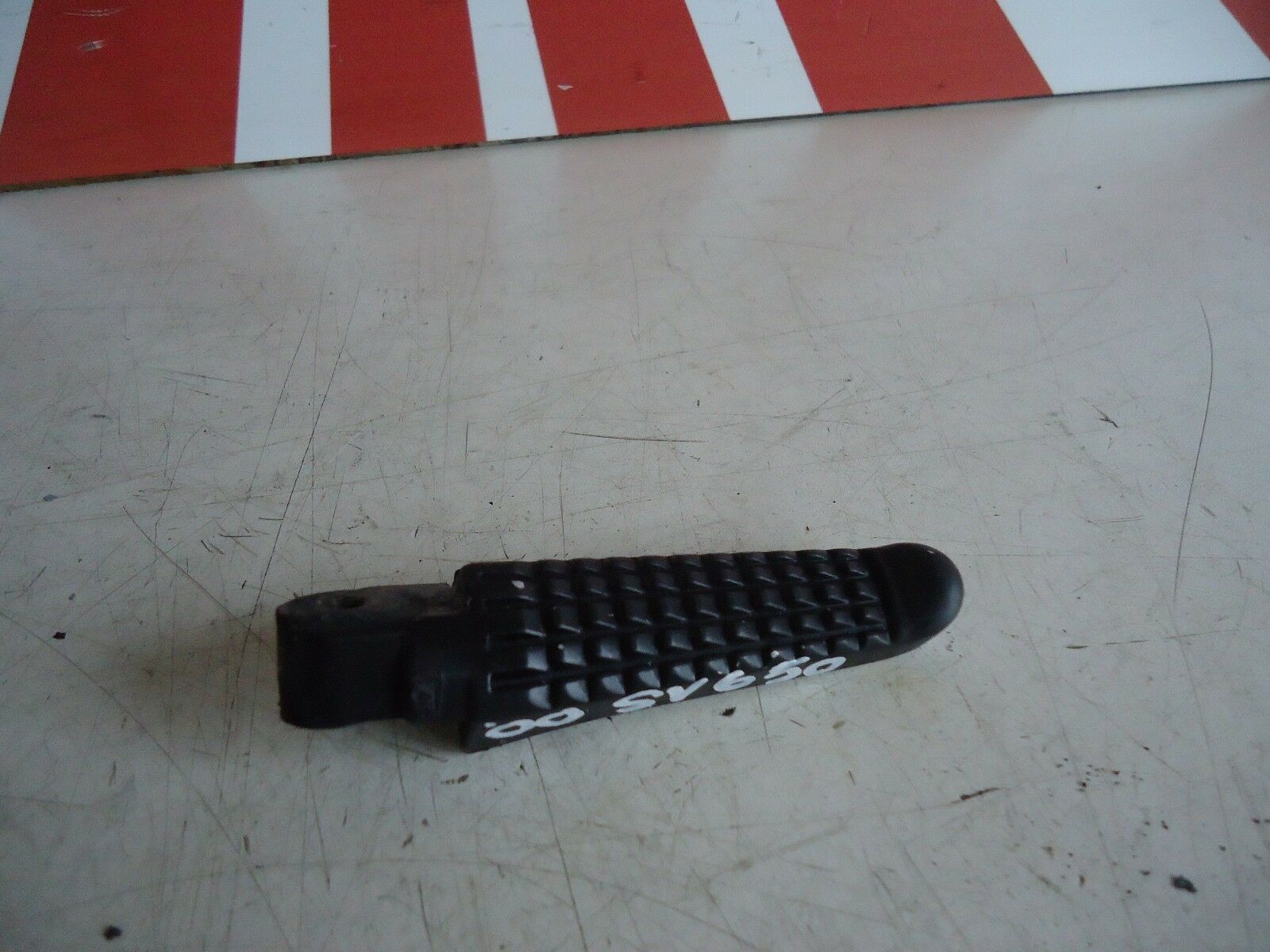 Suzuki SV650 Rear Footrest