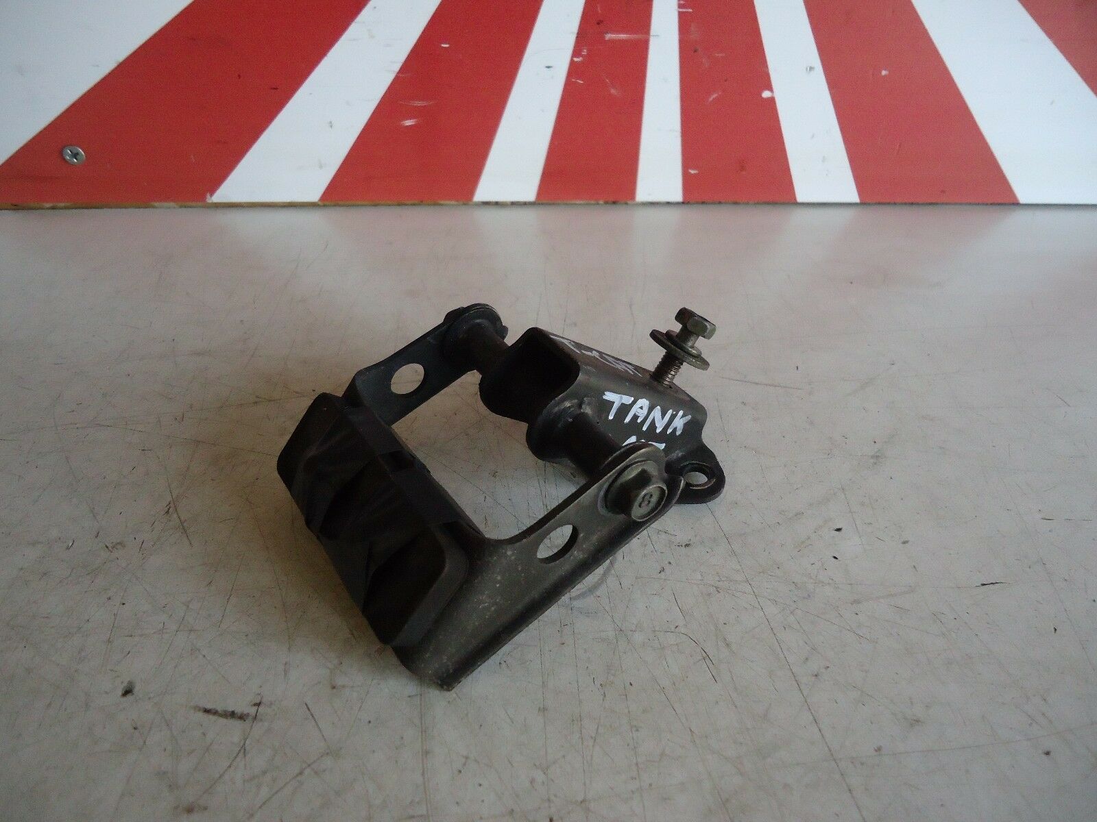 YAMAHA YZF600 THUNDERCAT FUEL TANK MOUNT BRACKET 1999 