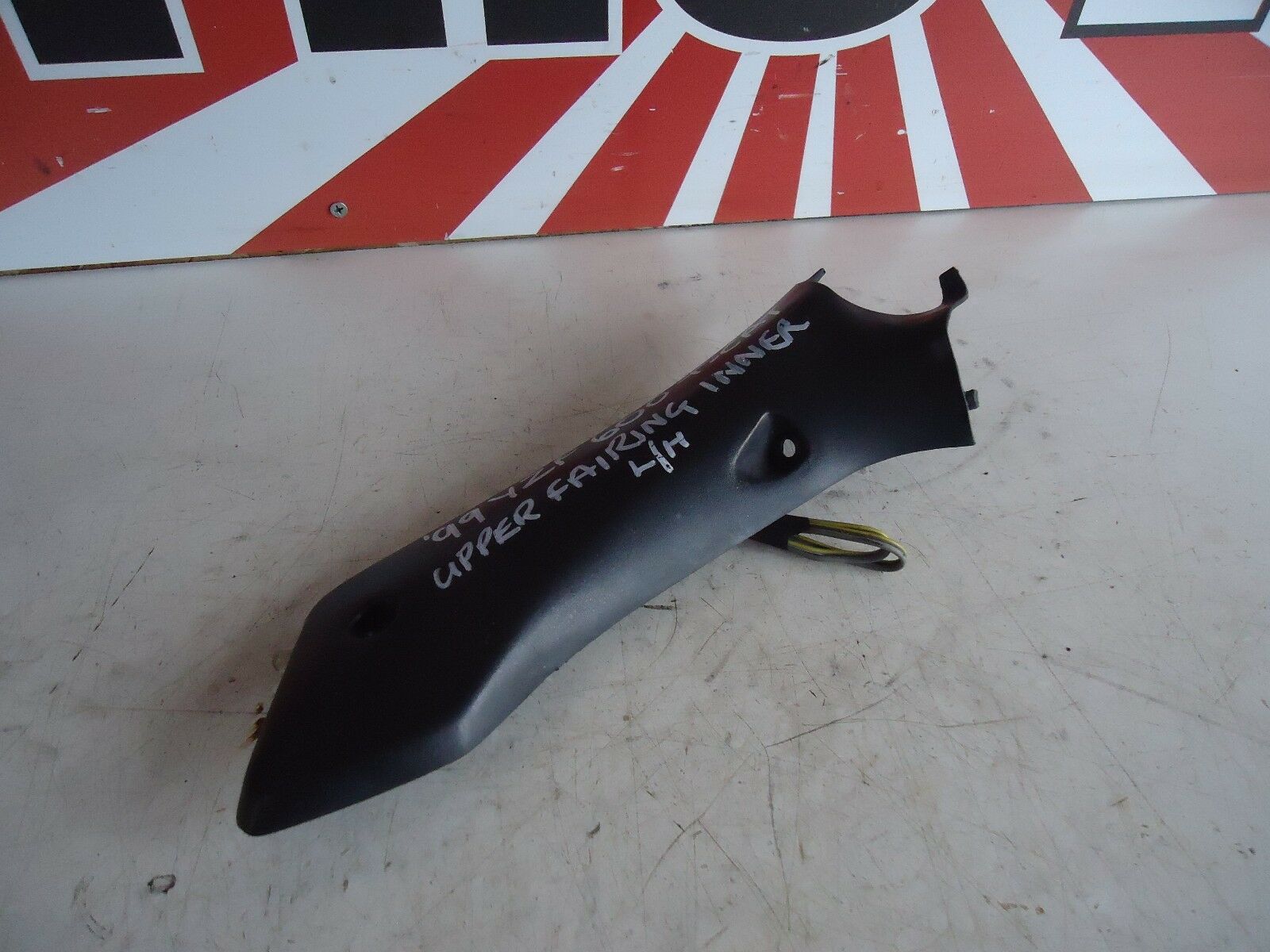 YAMAHA YZF600 THUNDERCAT LH UPPER FAIRING INFILL 1999