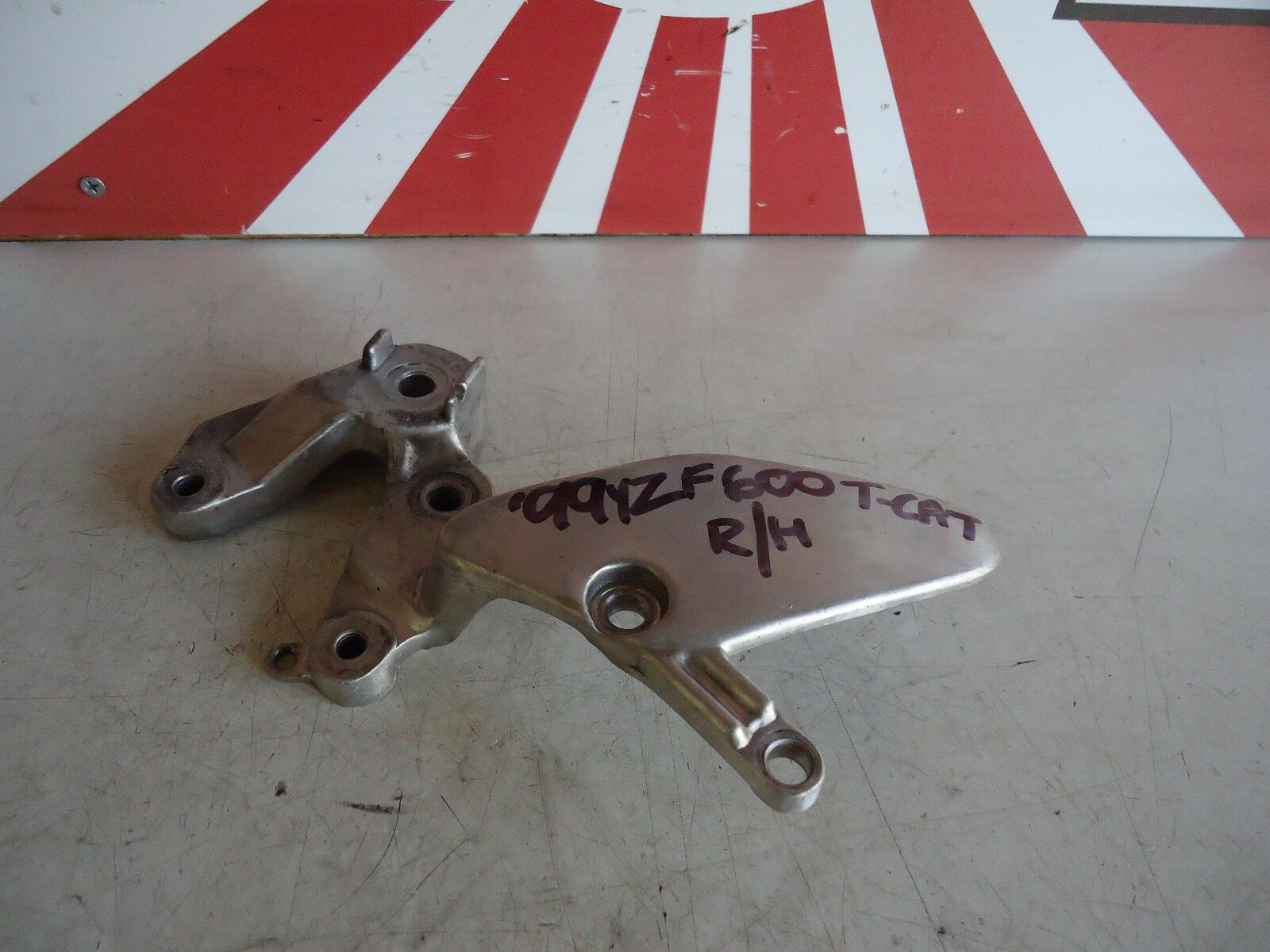 Yamaha YZF600R Thundercat Front Footrest Hanger YZF600