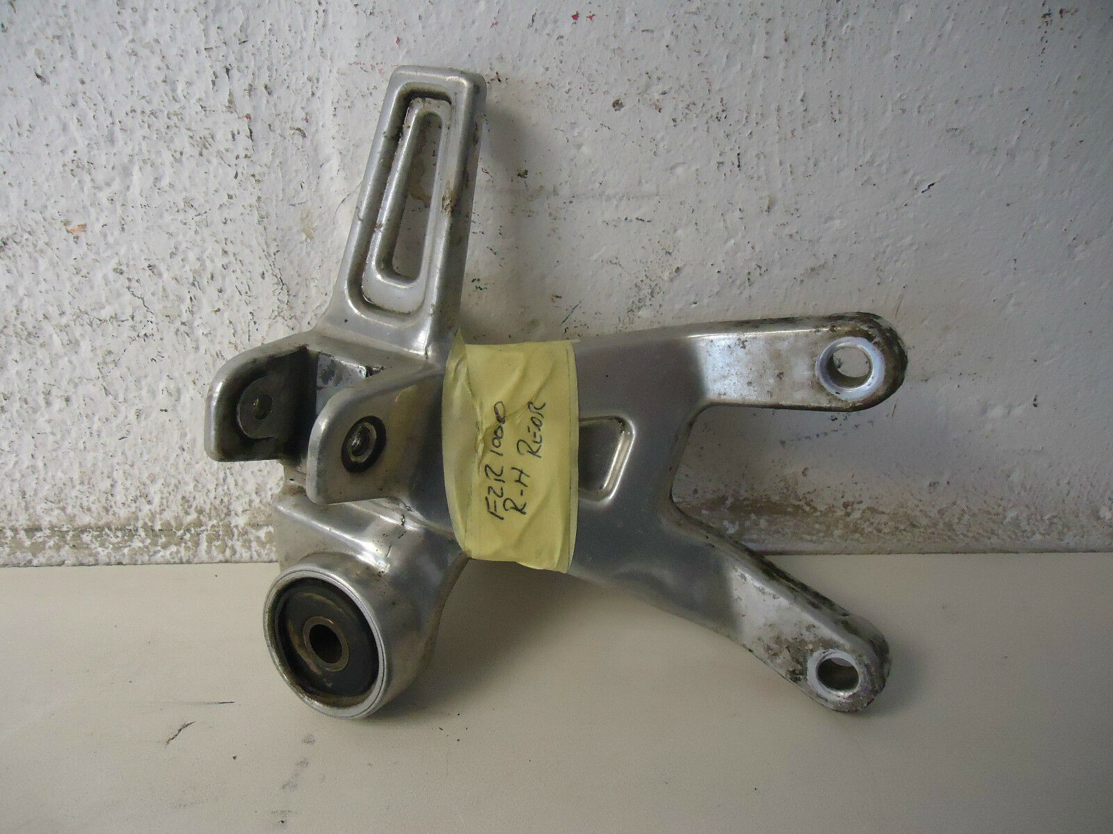 YAMAHA FZR1000 GENESIS RH REAR FOOTREST HANGER  